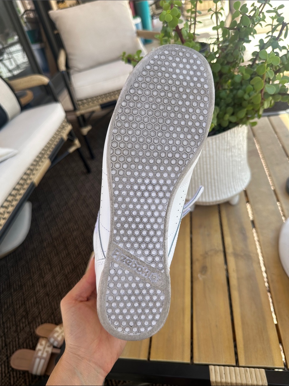 Women’s classic white Reebok sneakers - Picture 7 of 9